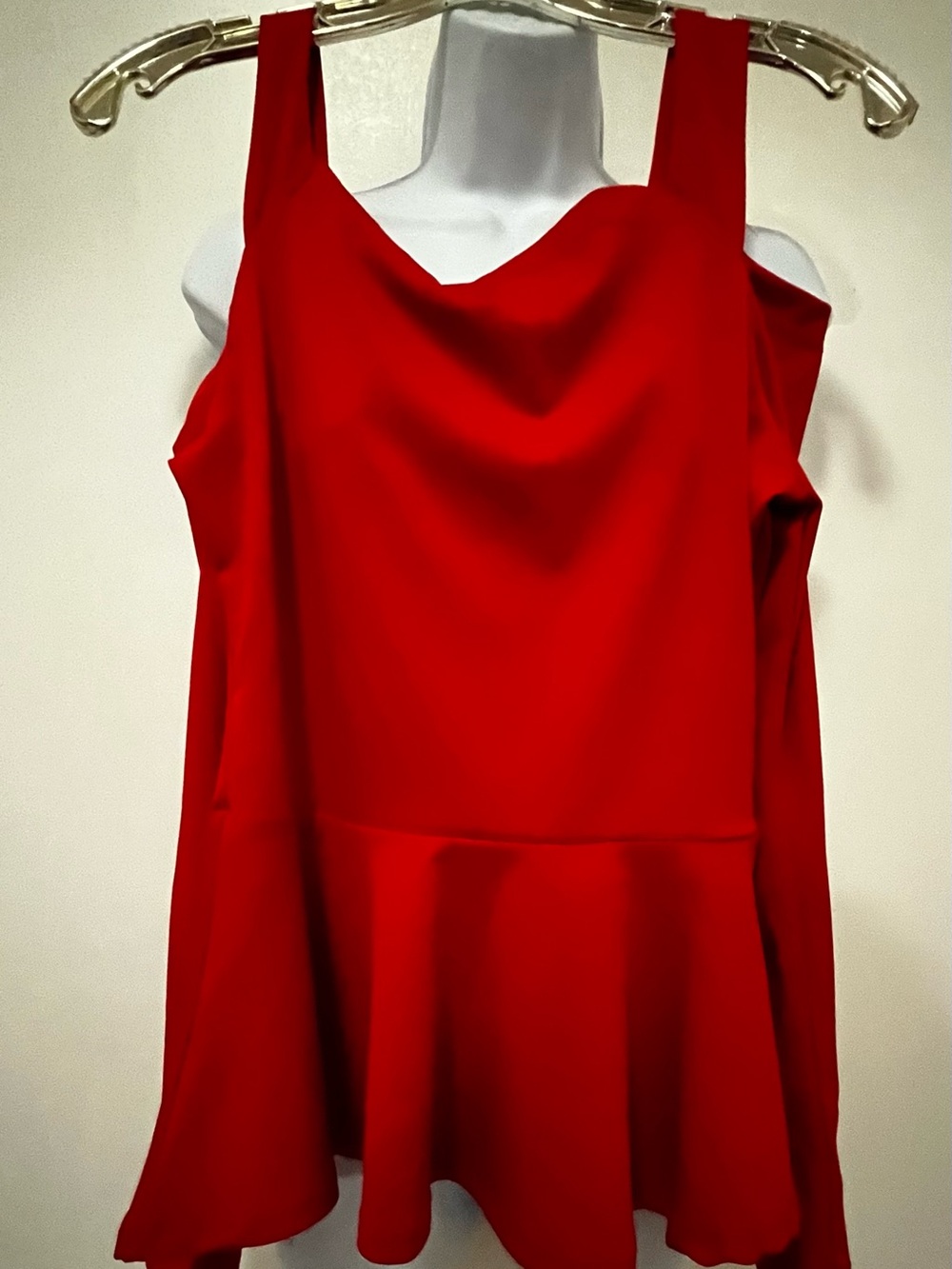 Cold shoulder red top NWT - Picture 2 of 3